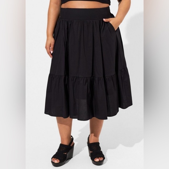 TORRID Sz 2 Midi Poplin Tiered Elasticized Waist Pockets Lined Skirt NEW W/ TAG - Picture 2 of 11